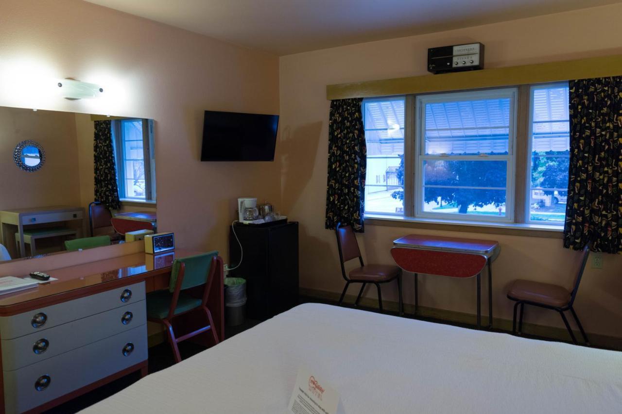 Holiday Music Motel Sturgeon Bay Buitenkant foto